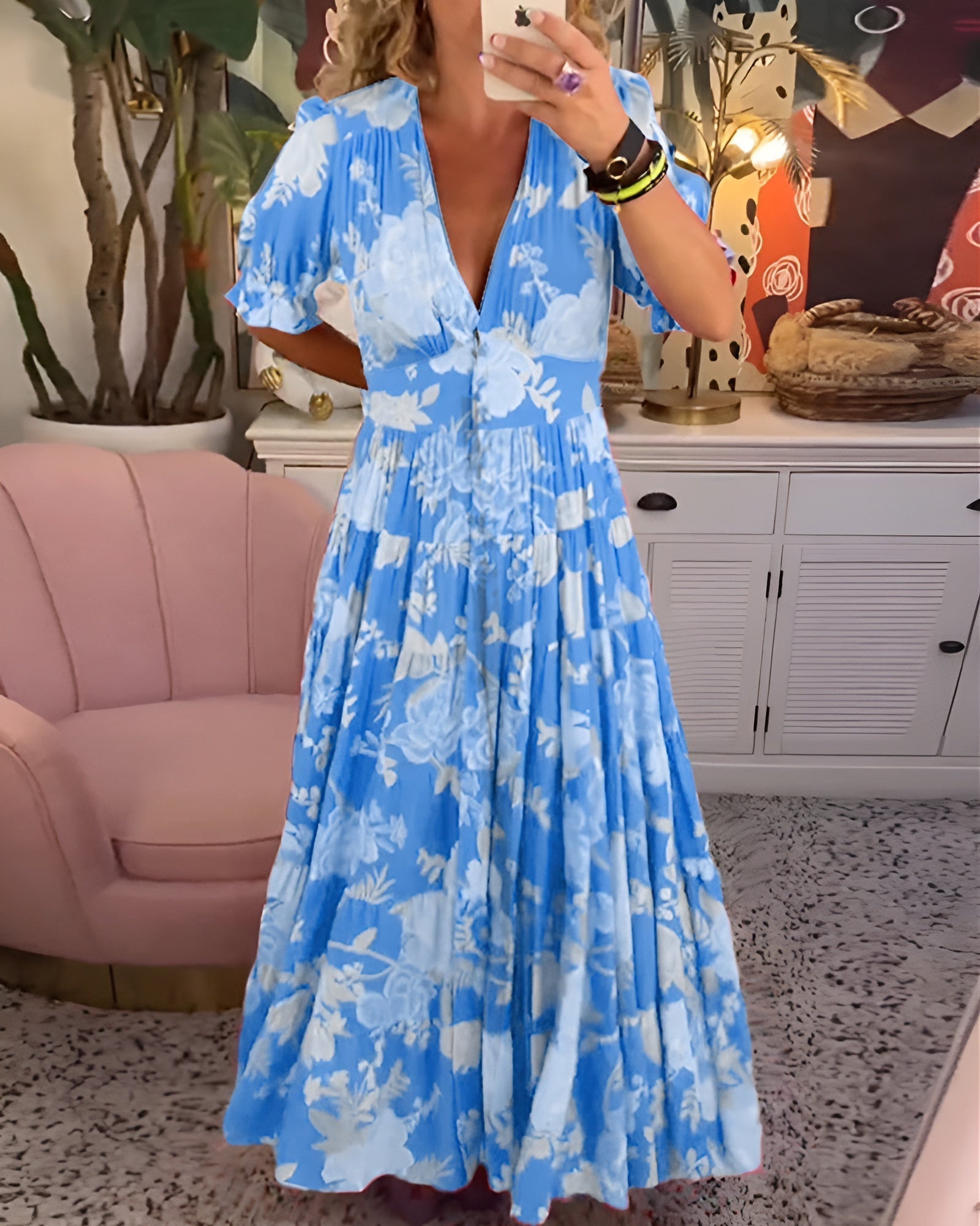 Aada | Dress with V-neck and Floral Pattern