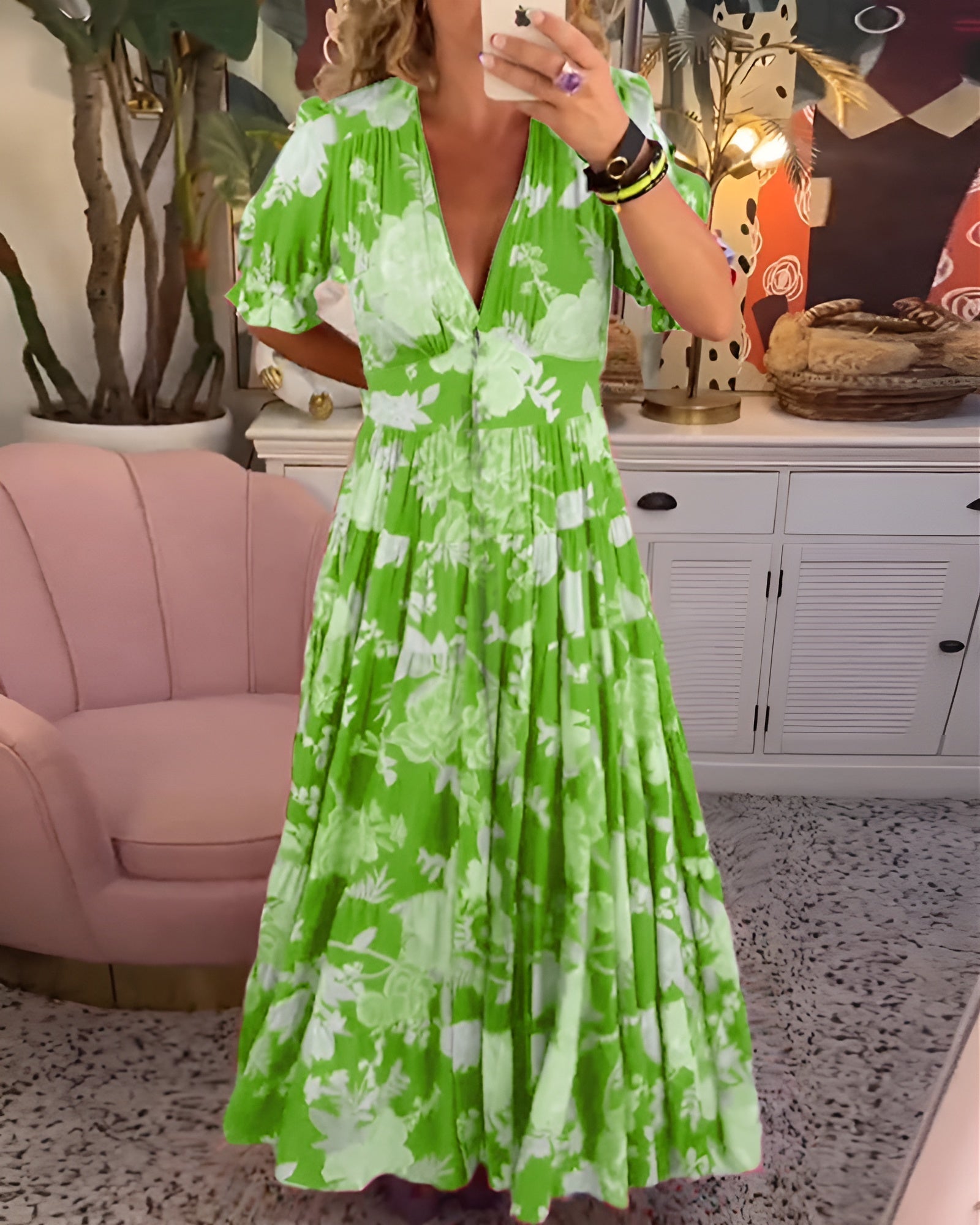 Aada | Dress with V-neck and Floral Pattern